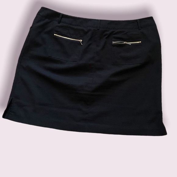 Cute Little Black Miniskirt - Picture 3 of 7